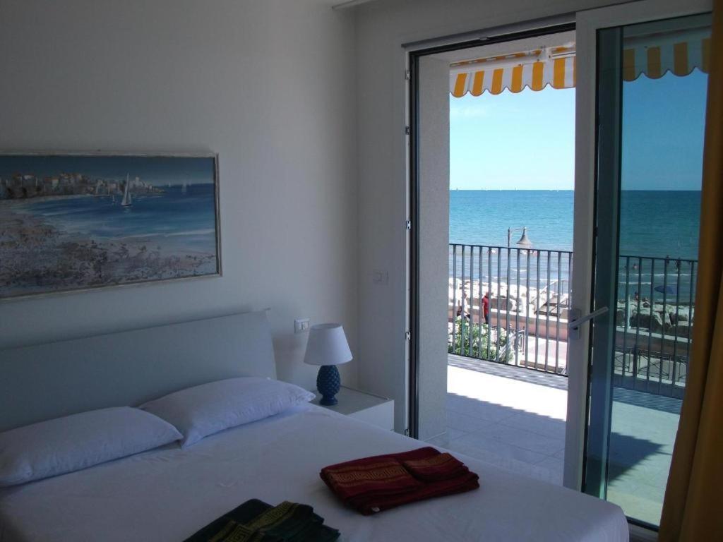 Nuovo Residence Serenissima Frontemare - Agenzia Cocal Caorle Dış mekan fotoğraf